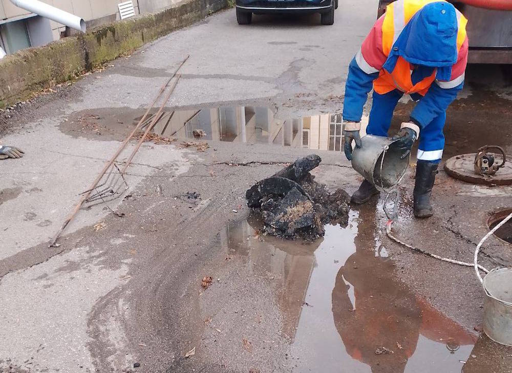 В центре Перми устранили крупный засор на сети водоотведения