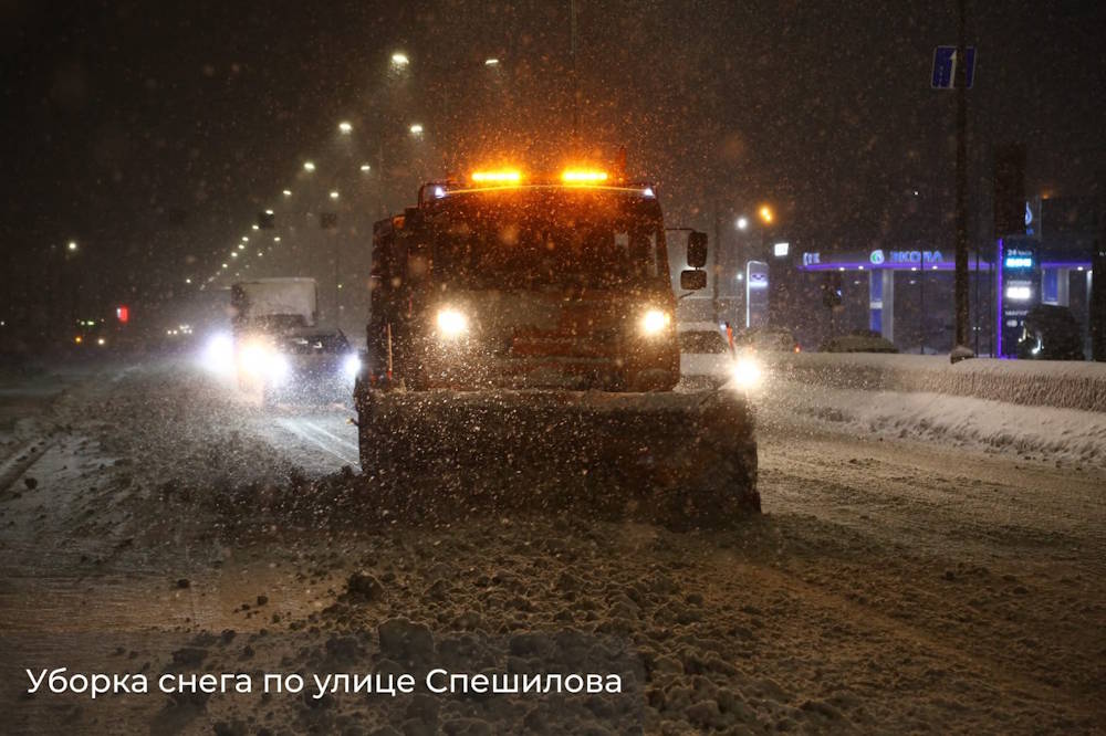 В Перми от снега чистят крыши и дворы