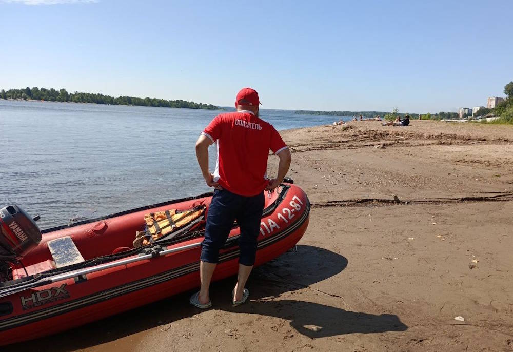 В районе пляжа в КамГЭС девочку унесло по реке на надувном круге