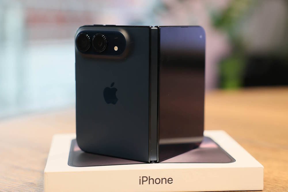 МТС сообщила о ценах на складной смартфон Apple