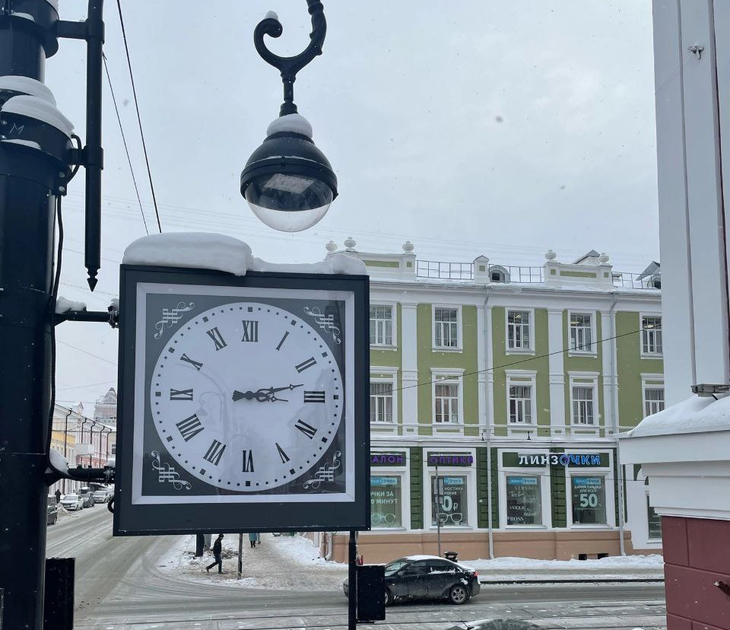 В Перми на улице Сибирская установили уличные часы