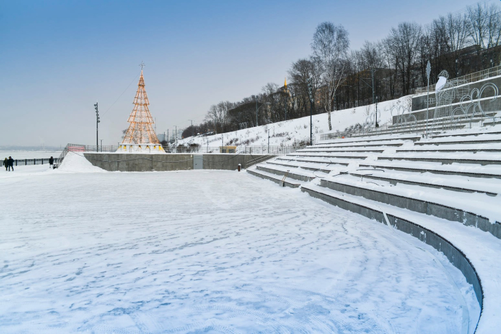 Каток на набережной