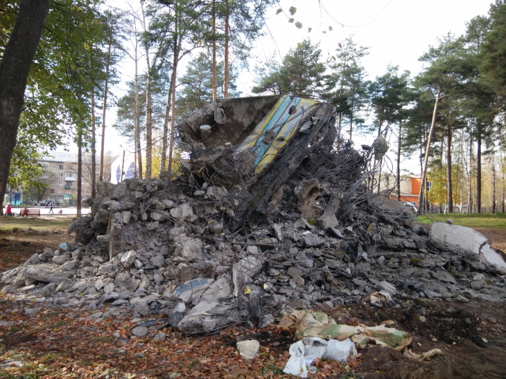 В Краснокамске снесли семиметрового «фараона» Александра Жунева 