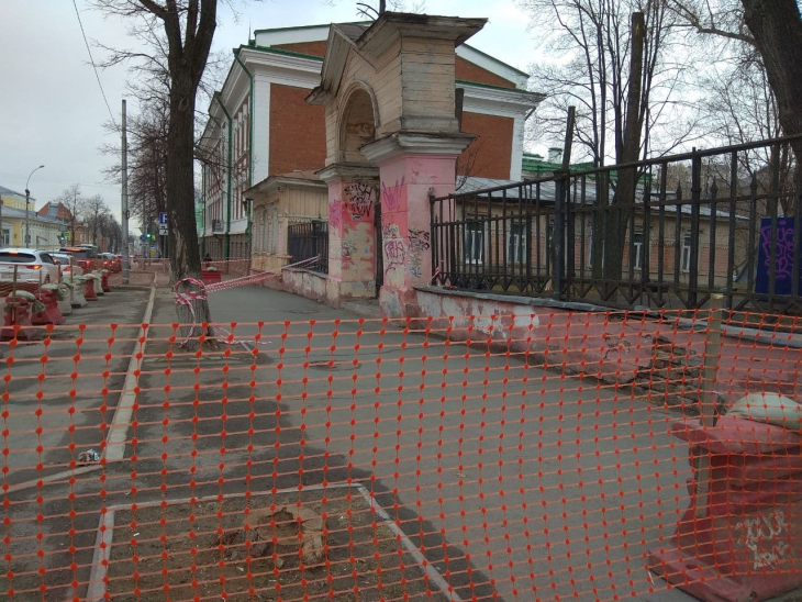 Реставрацию арки и ворот педуниверситета планируется начать в июне