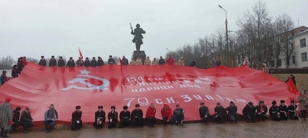 16 апреля в Пермь приедет 200-метровая копия Знамени Победы
