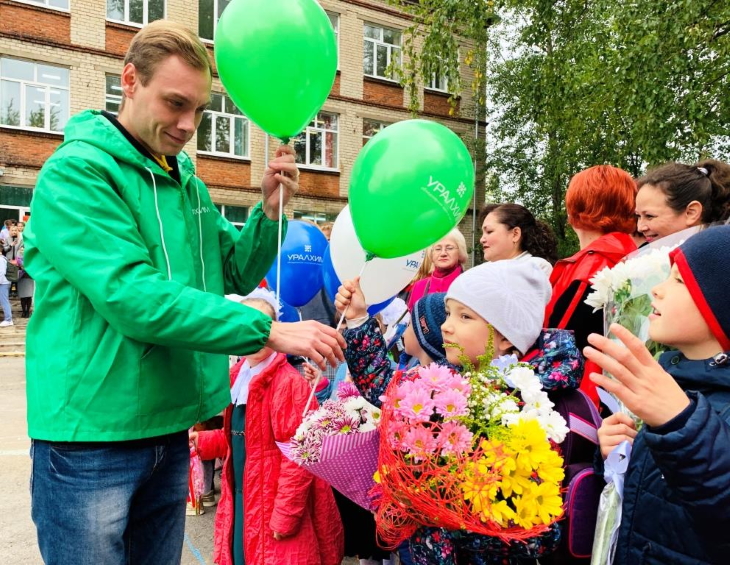 Депутаты-азотчики поздравили березниковцев с Днём знаний 