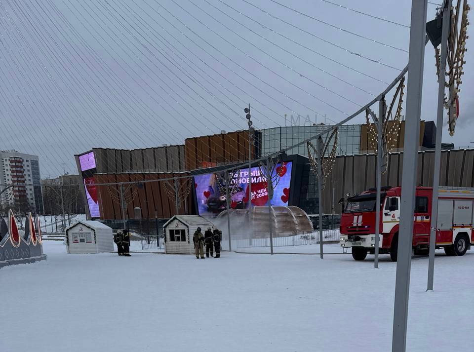 Ледовый городок на эспланаде Перми приостановил работу из-за пожара