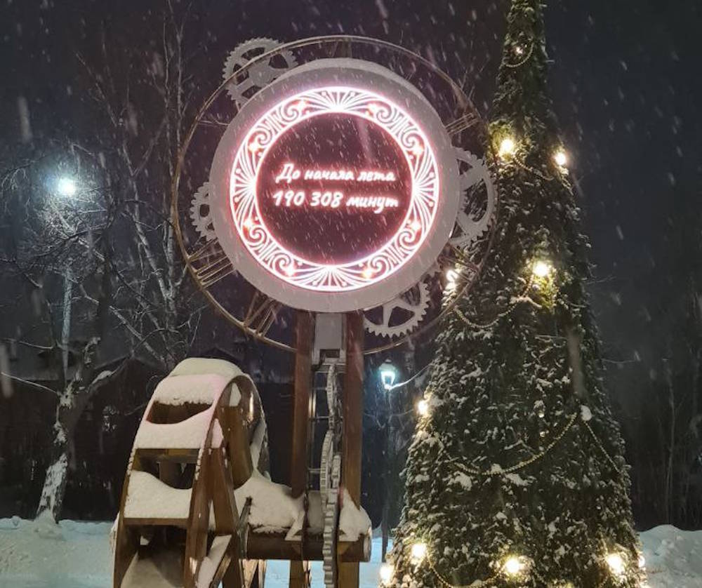 Юбилейные уличные часы в Перми ведут обратный отсчёт до начала лета