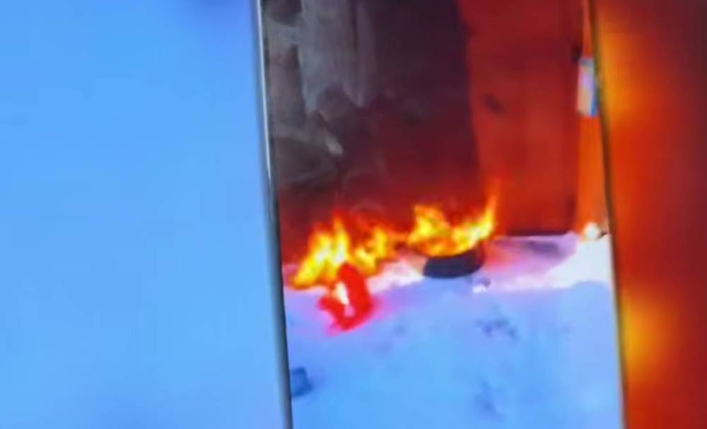 В Перми мужчина поджог многоквартирный деревянный дом и снял это на видео