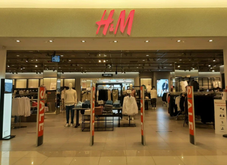 Пермские магазины H&M распродадут остатки одежды и закроются